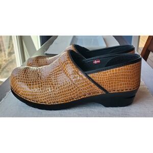 Sanita Professional Danish Clogs Women 41 Mustard Crocodile Patent Leather